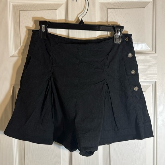 Vince Dresses & Skirts - Vince Pleat Front Shorts In Black‎ Linen Blend Size 6 Side Button Closure EUC